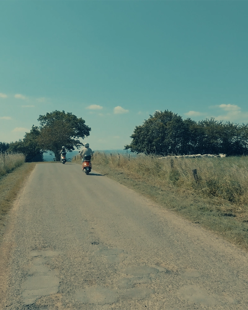 La Vache Qui Route - Door de weilanden van de ardennen met de vespa